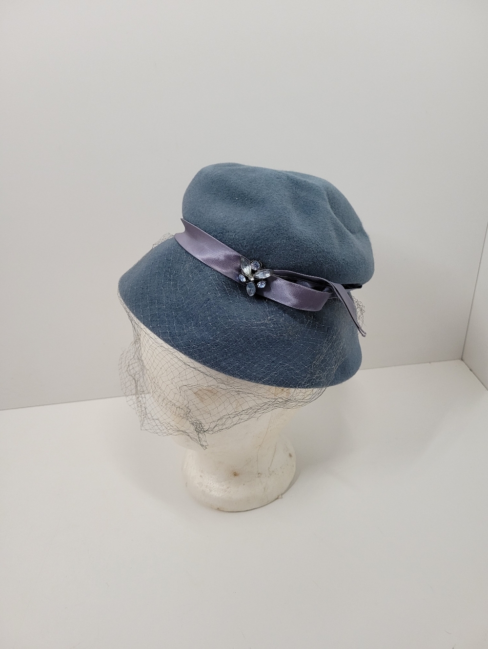 Vintage Deluxe Velour Women's Blue Hat With Netting